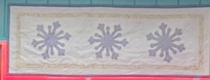Snowflake Quilted Table Runner Kit 18 x 50 Inches