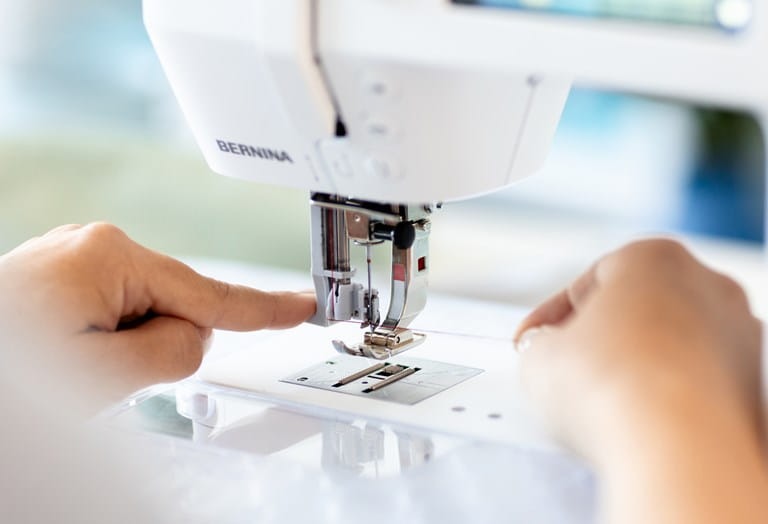 BERNINA 335 Sewing Machine