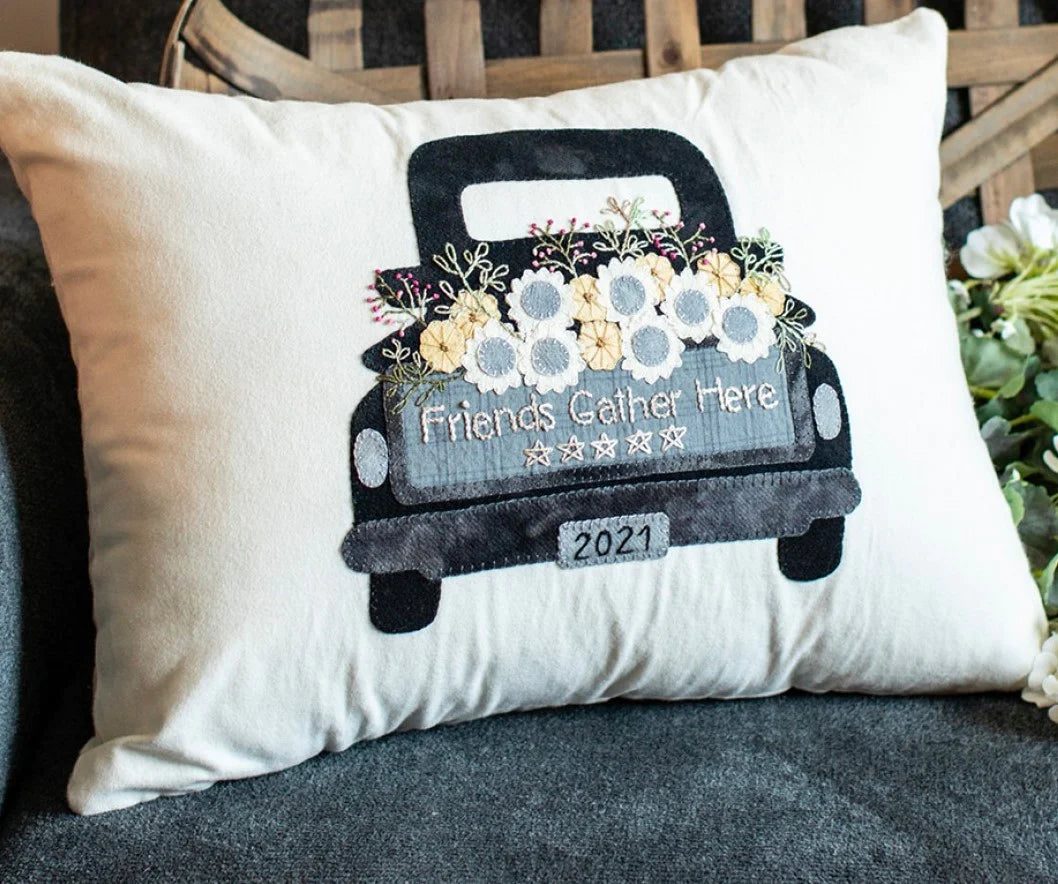 Friends Gather Here Kit VENDOR PRIMITIVE GATHERINGS Pillow Kit & Pattern