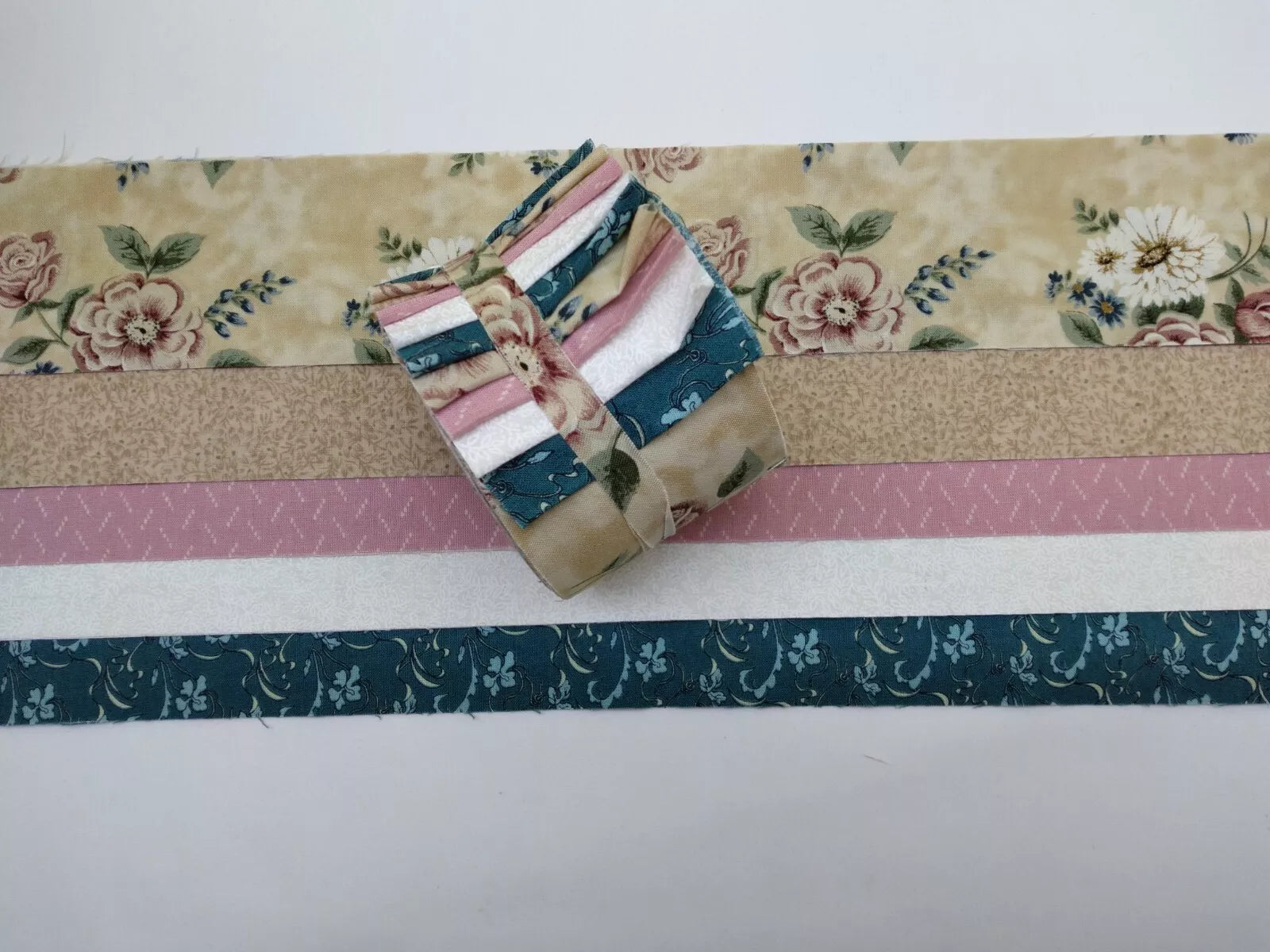 20 Strips 2.5" Jelly Rolls Fabric Squares Pre Cut Quilting Vintage Roses