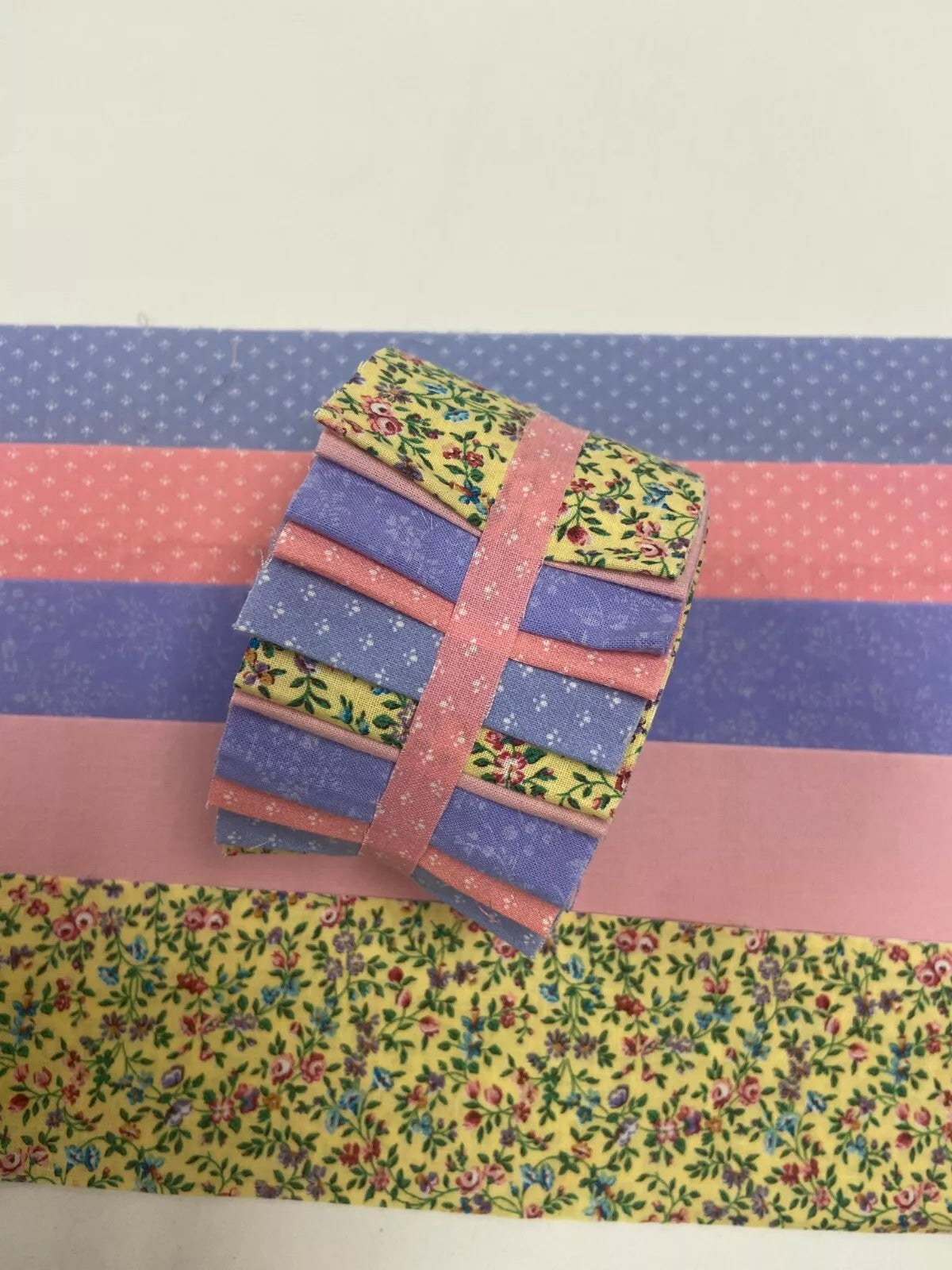 20 Strips 2.5" Jelly Rolls Fabric Squares Pre Cut Quilting Pastel Garden