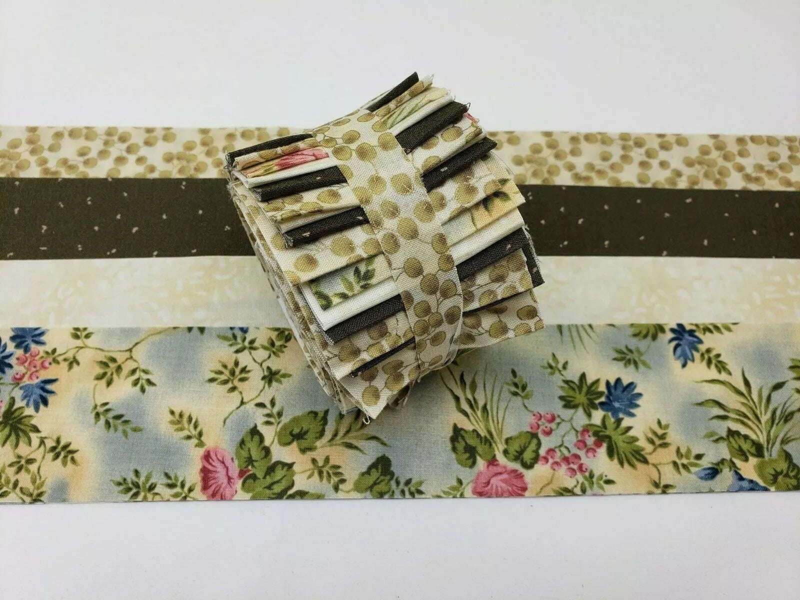 20 Strips 2.5" Jelly Rolls Fabric Squares Pre Cut Quilting Everlasting Flowers