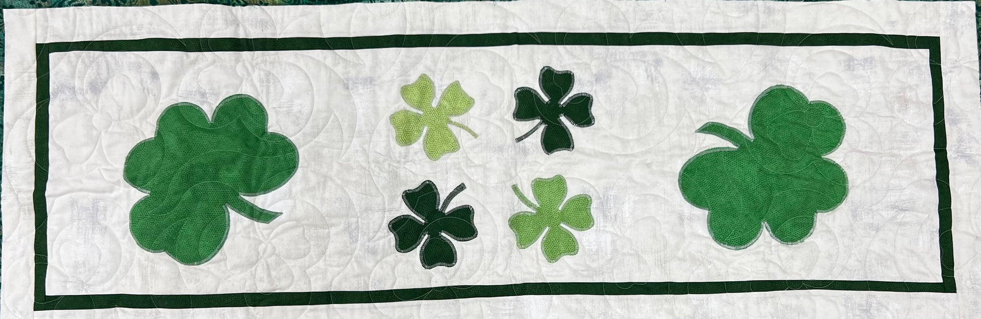 Shamrock 2 Table Runner Kit 17 x 47 Inches