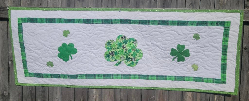 Shamrock Table Runner Kit 18 x 48 Inches